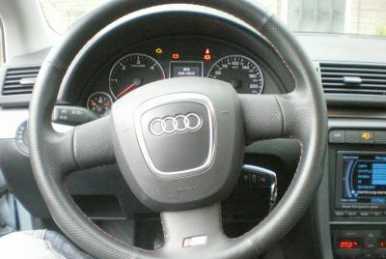 Фотоий: надувательство автомобили AUDI - A4