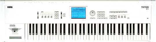 Фотоий: надувательство рояли и synthetizers KORG - TRITON PRO
