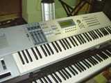 Фотоий: надувательство рояли и synthetizers YAMAHA - YAMAHA MOTIF ES7
