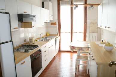 Фотоий: надувательство украшение ALNO - CUCINA ALNO LAMINATO BIANCO E FRASSINO