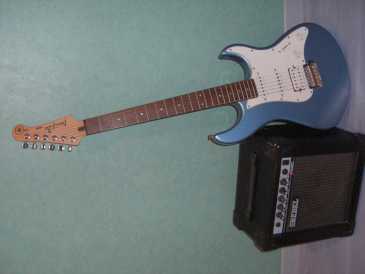Фотоий: надувательство гитары и другие аппаратуры шнура YAMAHA - PACIFICA 112J