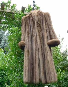 Фотоий: надувательство одежда женщины - FOURRURE - MANTEAU LONG ZIBELINE