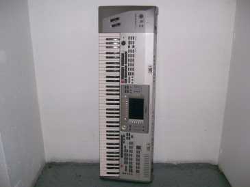 Фотоий: надувательство рояли и synthetizers YAMAHA