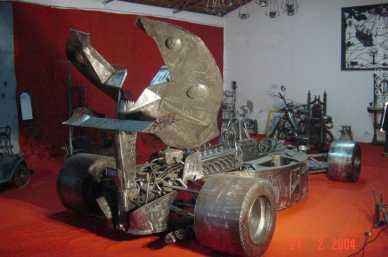 Фотоий: надувательство скульптуры другое - FORMULA 1 DE HIERRO ALTENTICA ESCULTURA