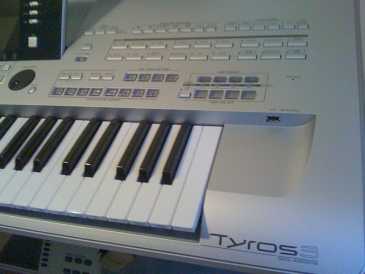 Фотоий: надувательство рояли и synthetizers YAMAHA - TYROS 3