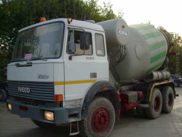 Фотоий: надувательство тележки и общие назначения IVECO - IVECO 330 -30 BETONIERA CIFA