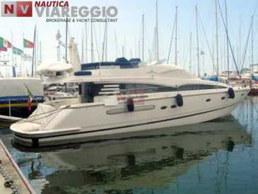 Фотоий: надувательство шлюпки FAIRLINE - SQUADRON 62