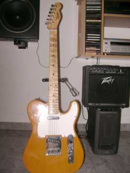Фотоий: надувательство гитары и другие аппаратуры шнура SQUIER FENDER - TELECASTER AFFINITY