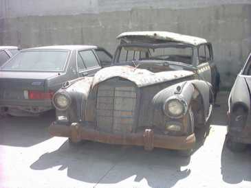 Фотоий: надувательство автомобили MERCEDES - 300