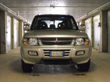 Фотоий: надувательство автомобили MITSUBISHI