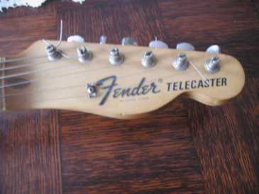 Фотоий: надувательство гитары и другие аппаратуры шнура FENDER - THINLINE