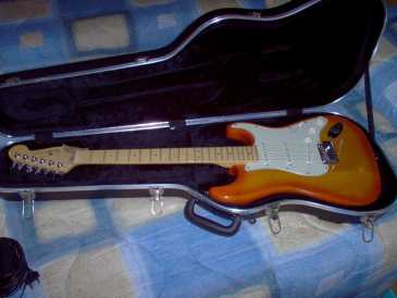 Фотоий: надувательство гитары и другие аппаратуры шнура FENDER - FENDER STRATOCASTER