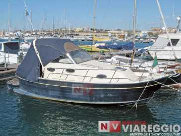 Фотоий: надувательство шлюпки CANTIERI MIMI - LIBECCIO 25 CABIN