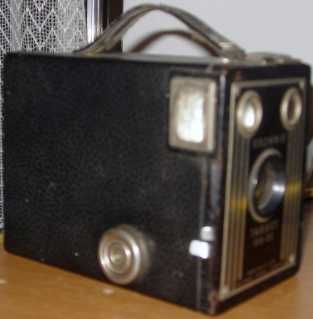 Фотоий: надувательство другие предметы ANTIGUA CAMARA FOTOGRAFICA - BROWNIE - LAS PRIMERAS CAMARAS QUE SALIERON