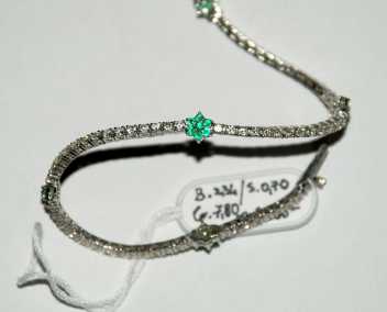 Фотоий: надувательство Jewels женщины - BRACCIALETTO TENNIS CON DIAMANTI E SMERALDI