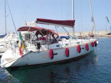 Фотоий: надувательство шлюпки BENETEAU - OCEANIS CLIPPER 411