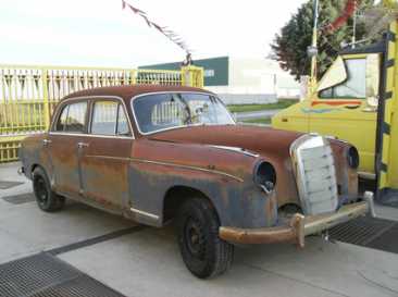 Фотоий: надувательство автомобили MERCEDES - 220