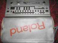 Фотоий: надувательство рояли и synthetizers ROLAND TB303 - ROLAND TB303