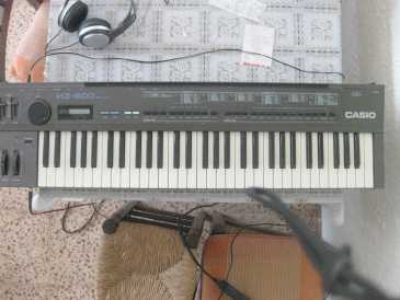 Фотоий: надувательство рояли и synthetizers CASIO - HZ-600