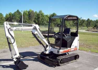 Фотоий: надувательство машины BOBCAT - BOBCAT 323