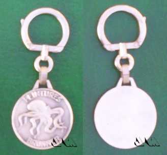 Фотоий: надувательство обширные фасоли, kinders, сосенки и держатели клю&# SUPERBE PORTE-CLEF AUGIS
