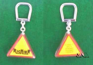 Фотоий: надувательство обширные фасоли, kinders, сосенки и держатели клю&# SUPERBE PORTE-CLEF BOURBON