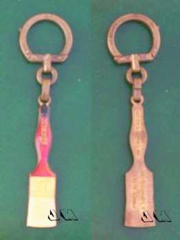 Фотоий: надувательство обширные фасоли, kinders, сосенки и держатели клю&# SUPERBE PORTE-CLEF AUGIS