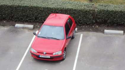 Фотоий: надувательство автомобили PEUGEOT - 106