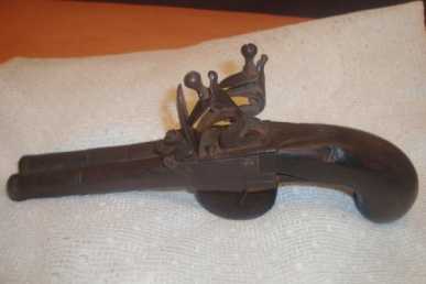 Фотоий: надувательство другие предметы искусствоа PISTOLET 19E SIECLE
