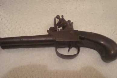 Фотоий: надувательство другие предметы искусствоа PISTOLET 19E SIECLE