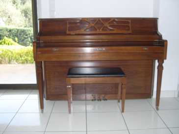 Фотоий: надувательство рояли и synthetizers KIMBALL - KIMBALL