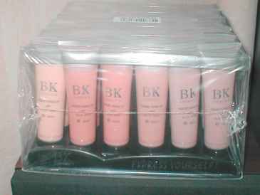 Фотоий: надувательство вспомогательное оборудование женщины - BK COSMETICS - 36 TUBES DE FOND DE TEINT