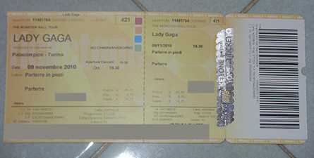 Фотоий: надувательство билеты согласия LADY GAGA - TORINO