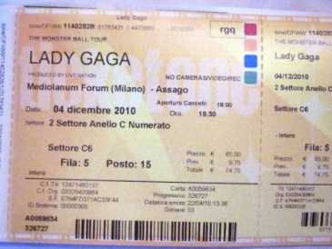 Фотоий: надувательство билеты согласия LADY GAGA - MILANO