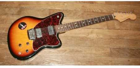 Фотоий: надувательство гитары и другие аппаратуры шнура FENDER - TORONADO