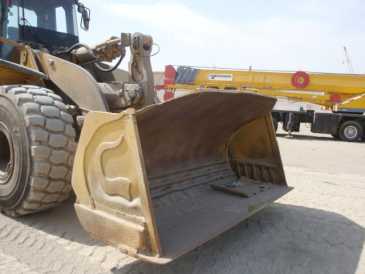 Фотоий: надувательство машины CATERPILLAR - 966G