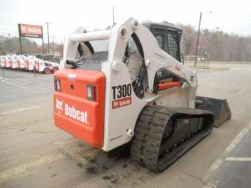 Фотоий: надувательство автомобили BOBCAT T-300