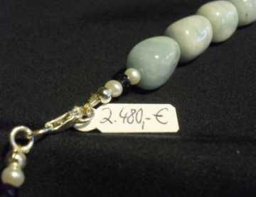 Фотоий: надувательство Jewels женщины