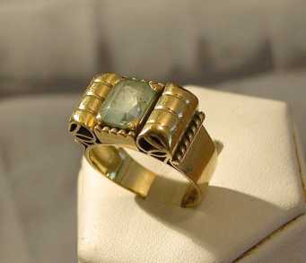Фотоий: надувательство Jewels женщины