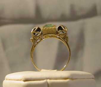 Фотоий: надувательство Jewels женщины