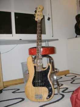 Фотоий: надувательство гитары и другие аппаратуры шнура FENDER - FENDER