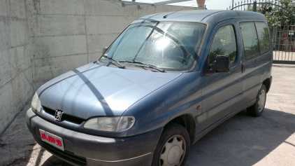Фотоий: надувательство автомобили PEUGEOT - Partner