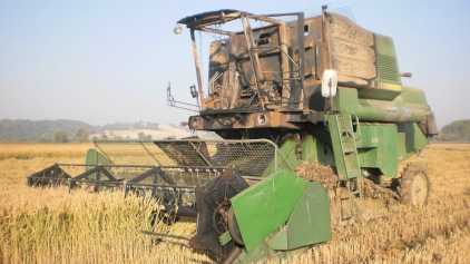 Фотоий: надувательство аграрные корабли JOHN DEERE - 1075 R