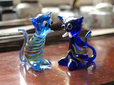 Фотоий: надувательство стеклянные предметы CHATS BLEUS