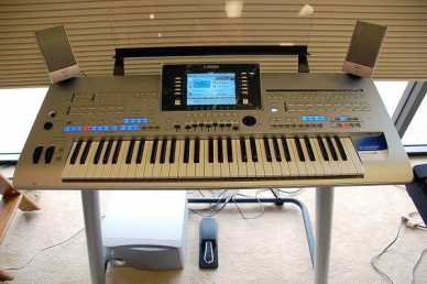 Фотоий: надувательство рояли и synthetizers