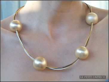 Фотоий: надувательство Jewels женщины - LE PETIT CAPRICE - LE PETIT CAPRICE