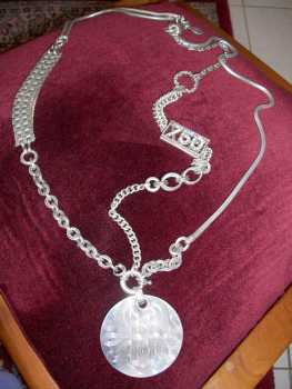 Фотоий: надувательство Jewels женщины