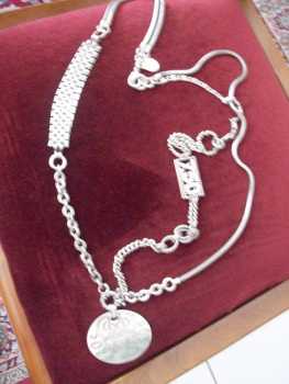Фотоий: надувательство Jewels женщины
