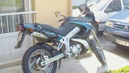 Фотоий: надувательство мотовелосипеды 125 cc - YAMAHA - TDR