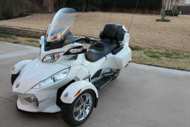 Фотоий: надувательство мотовелосипеды 10821 cc - CAN-AM - SPYDER RT LIMITED